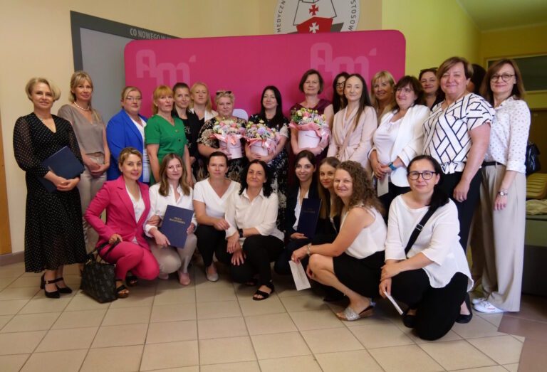 Zwieńczenie edukacji: obrony prac magisterskich na kierunku pielęgniarstwo II stopnia