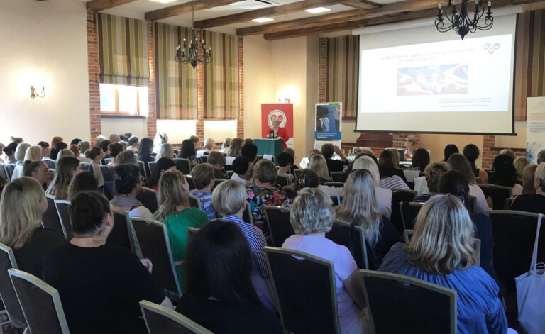 Dr Magdalena Tomczyk o standardach i kontroli zakażeń podczas konferencji naukowo-szkoleniowej