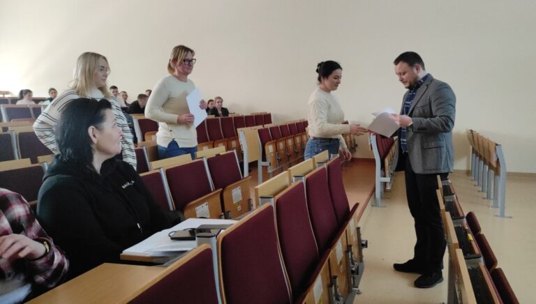 Rozdanie certyfikatów za szkolenie z wykorzystania Systemu Informacji Prawnej Legalis