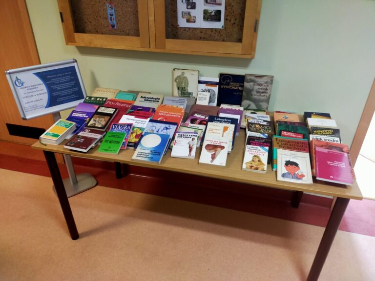 Główna Biblioteka Lekarska, Oddział w Elblągu, rozdaje książki