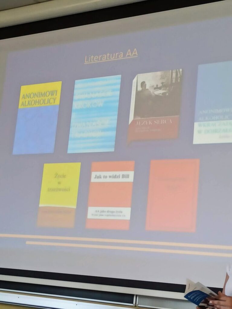 WIELOWYMIAROWOŚĆ ROLI I ZADAŃ PIELĘGNIARKI W RÓŻNYCH DZIEDZINACH ŻYCIA SPOŁECZNEGO – SPOTKANIE STUDENTÓW KIERUNKU PIELĘGNIARSTWO II STOPNIA Z PRZEDSTAWICIELAMI WSPÓLNOT AA I AL – ANON