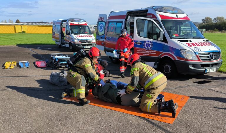 Ćwiczenia służb ratunkowych na lotnisku Aeroklubu Elbląskiego