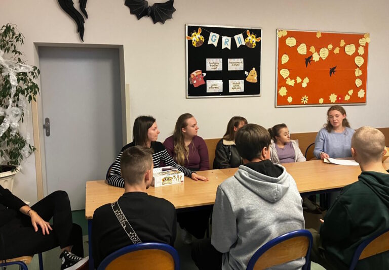 Wizyta studyjna studentek pedagogiki w Młodzieżowym Ośrodku Wychowawczym w Malborku – praktyczne doświadczenia w zakresie resocjalizacji i opieki wychowawczej