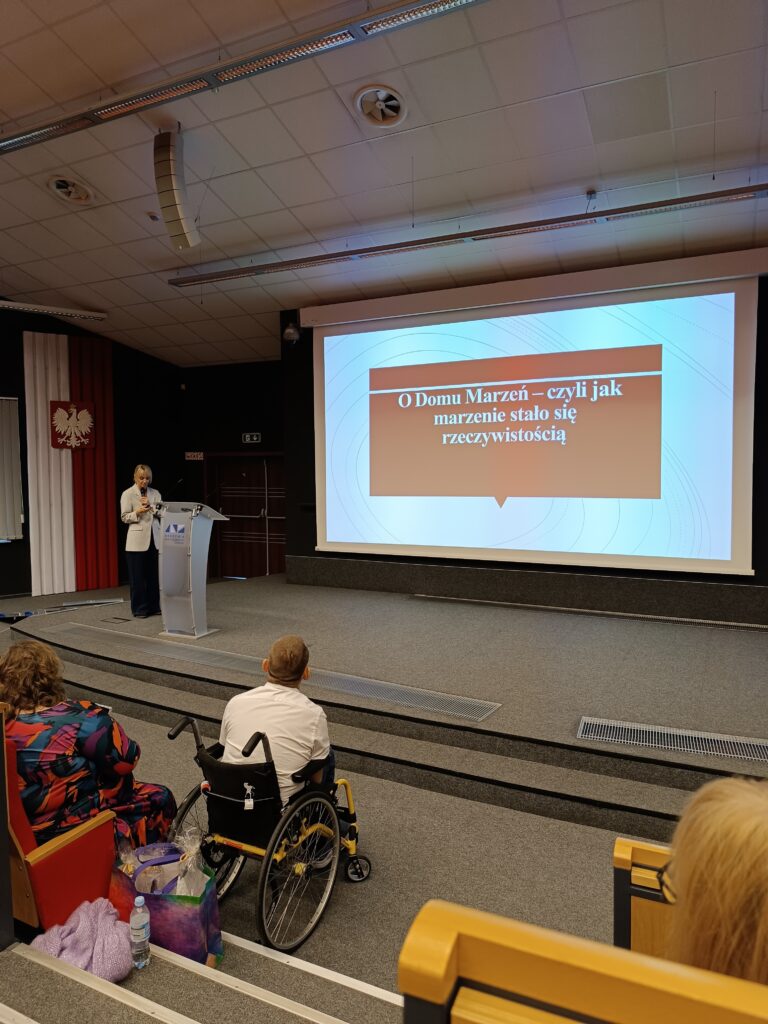 Konferencja „Mieszkanie dla Wszystkich: Wyzwania i Rozwiązania dla Osób z Niepełnosprawnościami”