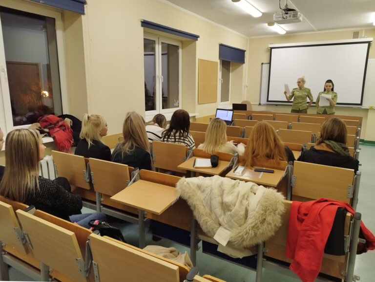 Studentki A1z w praktycznym wydaniu – referat w mundurze!