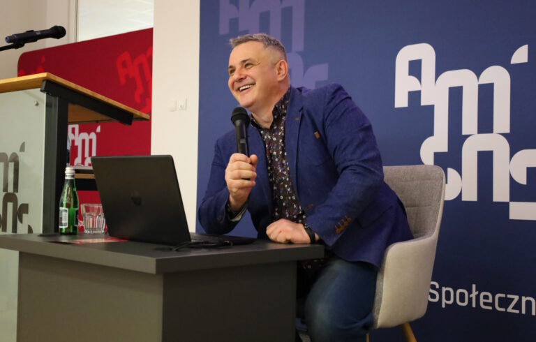 „Strategie radzenia sobie w sytuacjach trudnych wychowawczo – jak budować zaangażowanie uczniów i uczennic?” – relacja ze spotkania z prof. UAM, dr. hab. Jackiem Pyżalskim