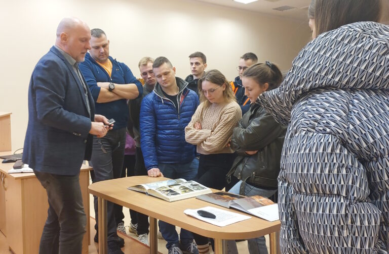 Wpływ mediów na żołnierzy podczas misji – prelekcja Koła Naukowego Bezpieczeństwo
