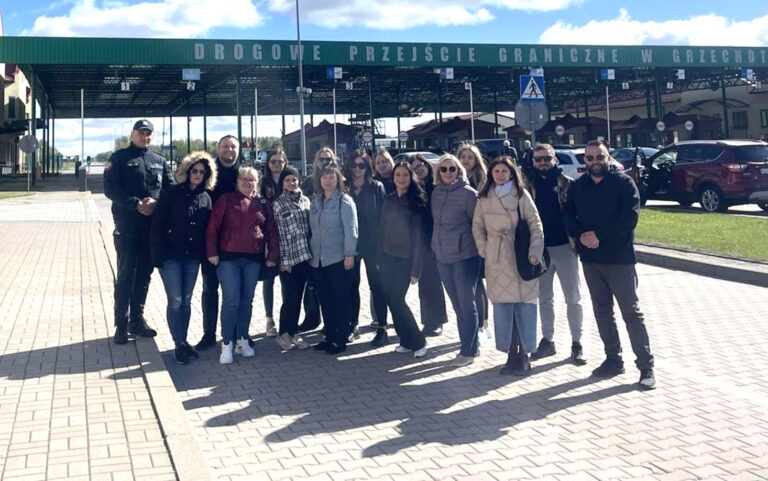 Wizyta studentów administracji na przejściu granicznym w Grzechotkach