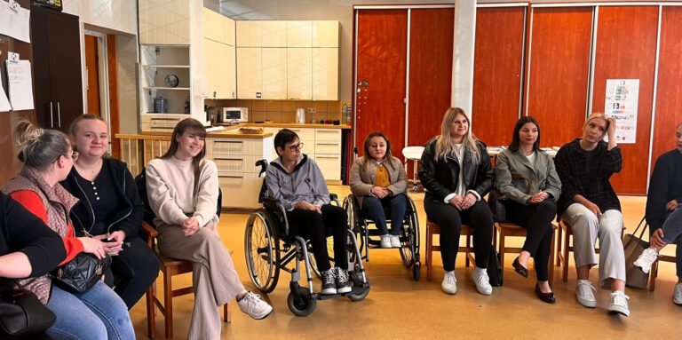 Wizyta studentek pedagogiki w Polskim Stowarzyszeniu na Rzecz Osób z Niepełnosprawnością Intelektualną, Kole w Elblągu.