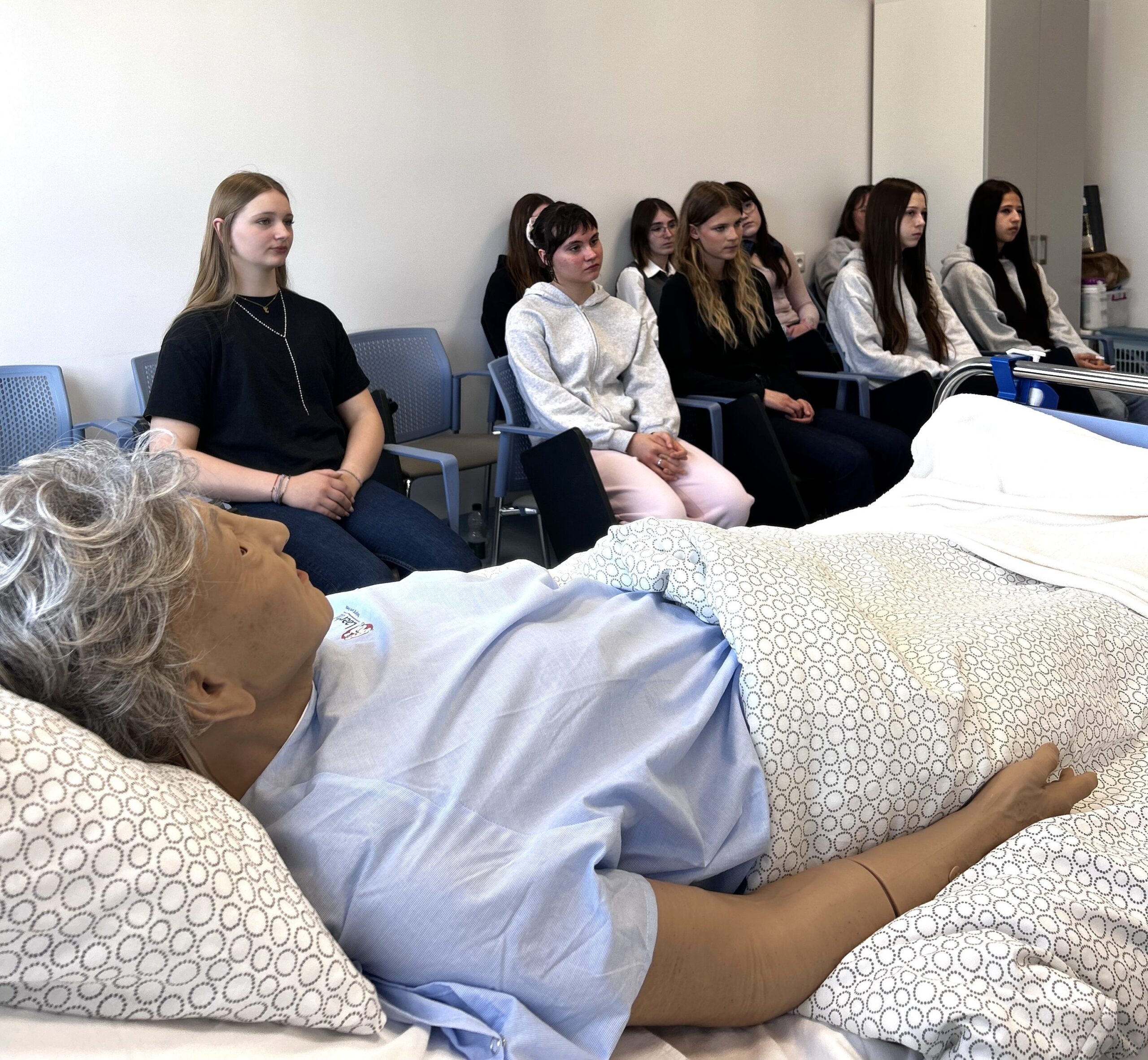 Od pierwszej pomocy po pokaz porodu – licealiści w AMiSNS