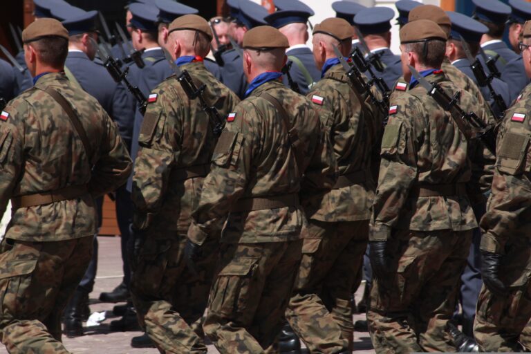 ,,Ratownik medyczny w wojsku – praca, zarobki”
