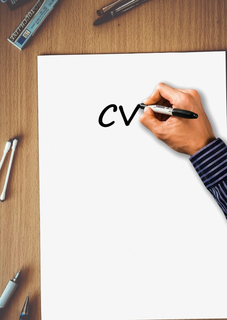 „Data urodzenia w CV – podawać czy nie?”