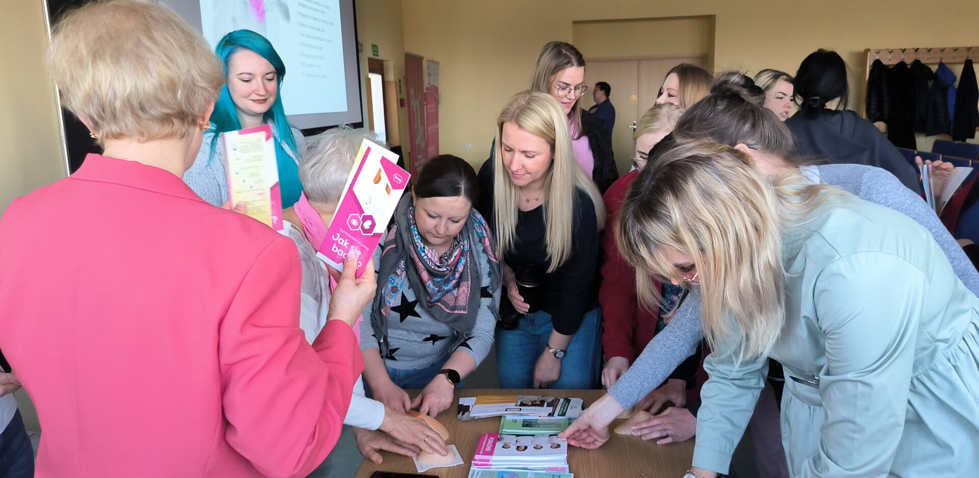 Read more about the article „Profilaktyka nowotworów piersi u kobiet z nauką samobadania” – prelekcja zorganizowana przez Parlament Studentów